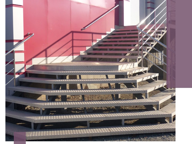 Лестницы для магазина в Зеленокумске — изготовление и монтаж