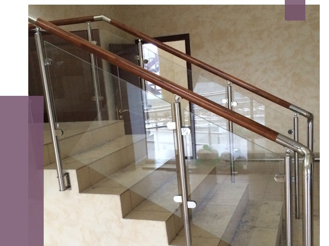 Комбинированные перила из металла и дерева в Зеленокумске