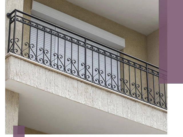 Балконные ограждения из металла и стекла в Зеленокумске для домов