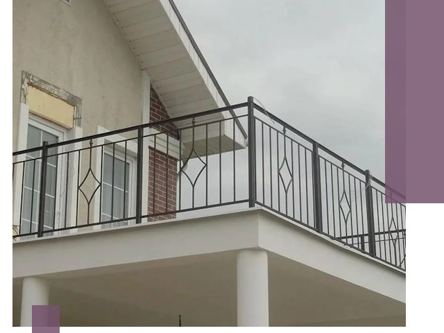 Изготовление балконных ограждений в Зеленокумске из металла и стекла