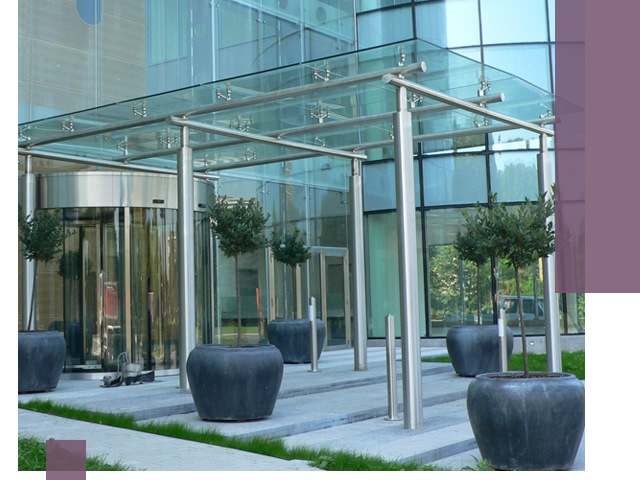 Навесы из стекла на заказ в Зеленокумске — монтаж и установка