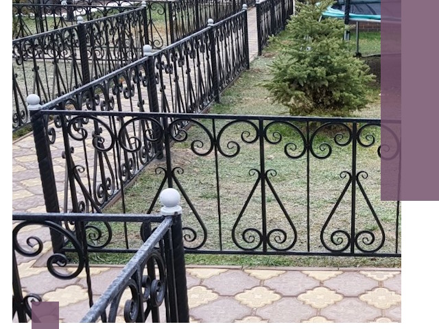 Кованые газонные ограждения под ключ в Зеленокумске